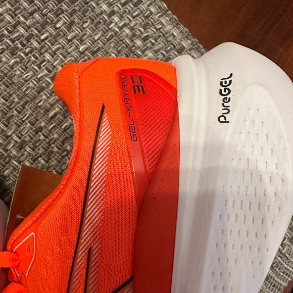 Brand New Women’s Asics Sunrise Red Gel Kayano 30 running shoes Size 11 - Picture 3 of 5